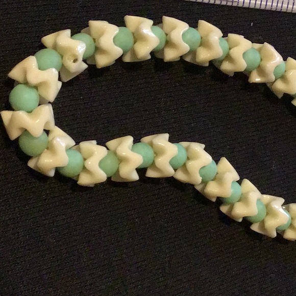 Glass bead necklace - Picture 2 of 3